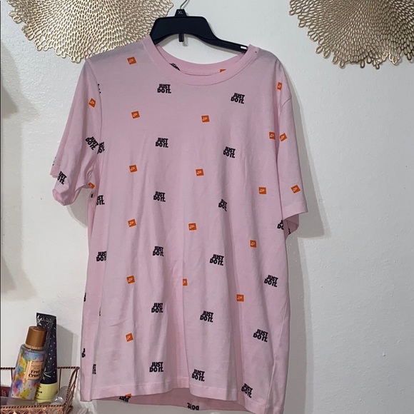 baby pink nike shirt